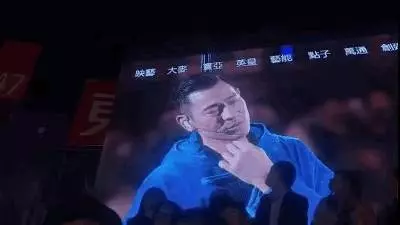 劉德華57歲連唱20場導致發炎失聲,女粉絲拒絕退票,理由令人淚目!