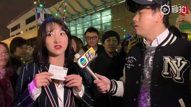 劉德華57歲連唱20場導致發炎失聲,女粉絲拒絕退票,理由令人淚目!
