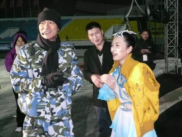 劉德華57歲連唱20場導致發炎失聲,女粉絲拒絕退票,理由令人淚目!