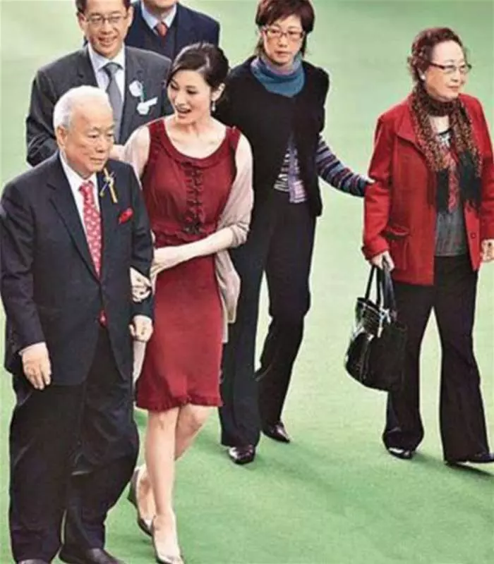李嘉欣公公離世,1650億遺產一塊都沒分到!驚傳月領「786萬零用錢」過活!