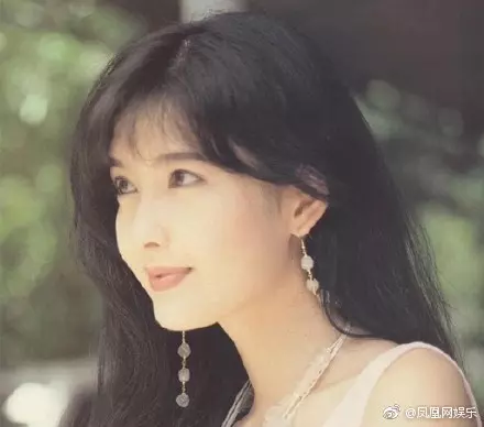 51歲周慧敏太凍齡!大秀美腿「根本20歲少女」 粉絲驚:永遠的玉女