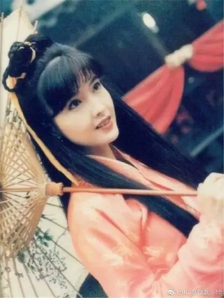 51歲周慧敏太凍齡!大秀美腿「根本20歲少女」 粉絲驚:永遠的玉女