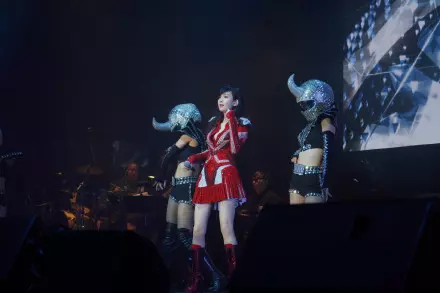 51歲周慧敏太凍齡!大秀美腿「根本20歲少女」 粉絲驚:永遠的玉女