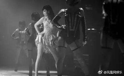 51歲周慧敏太凍齡!大秀美腿「根本20歲少女」 粉絲驚:永遠的玉女