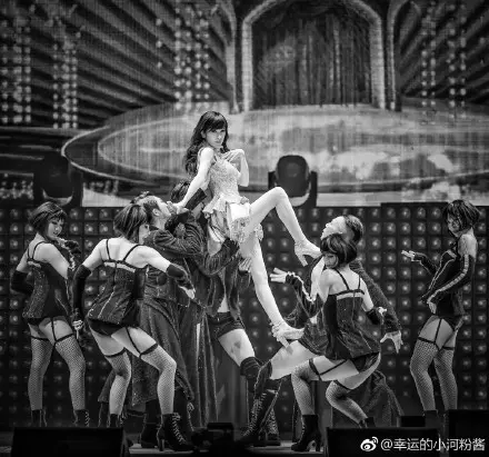 51歲周慧敏太凍齡!大秀美腿「根本20歲少女」 粉絲驚:永遠的玉女