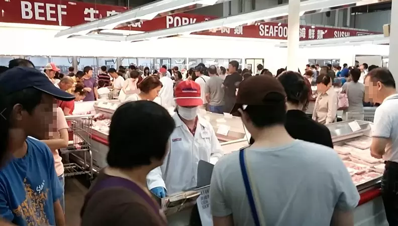 小屁孩哭哭!好市多新規定「12歲以下不得拿試吃」 就是擔心魔鬼藏在食物裡...