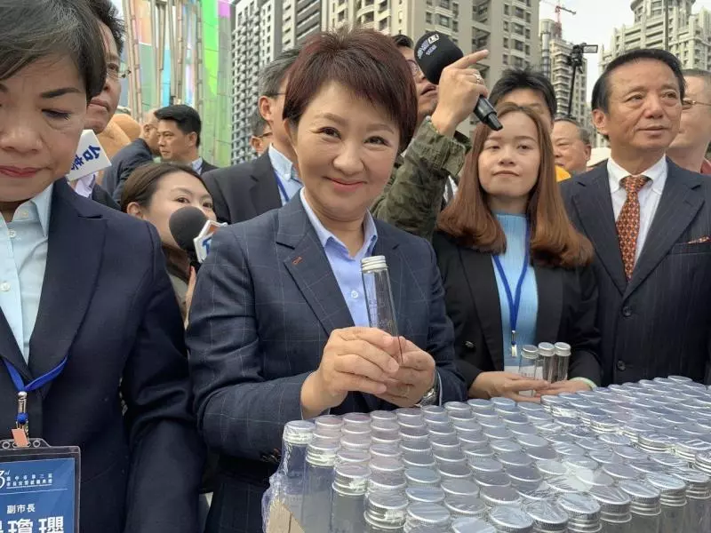 花30萬買空氣?盧秀燕就職送「谷關空氣瓶」被嫌到爆 團隊曝光「製作過程」極力喊冤