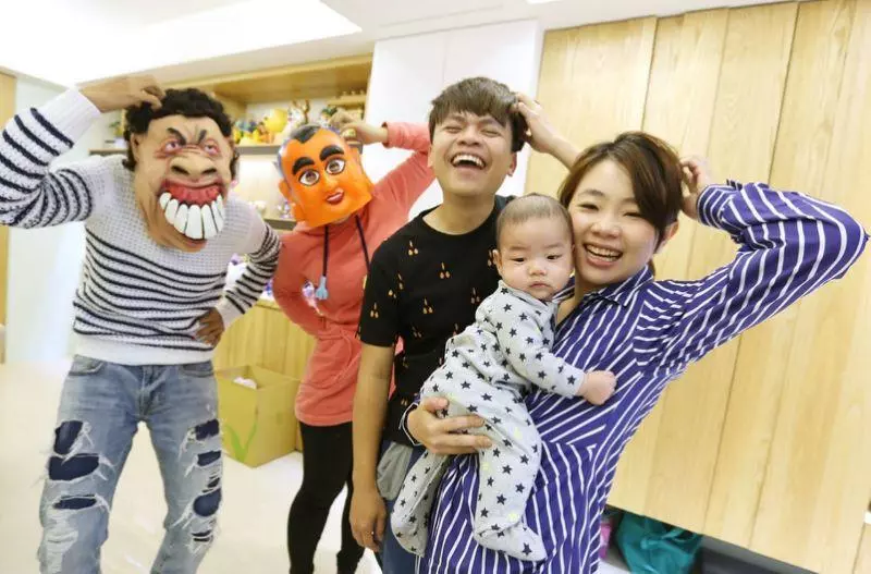 蔡阿嘎「藏鏡人」要結婚了!從沒露臉「幕後甜美女聲」消失2年 本尊曝光網暴動:果然很漂亮❤
