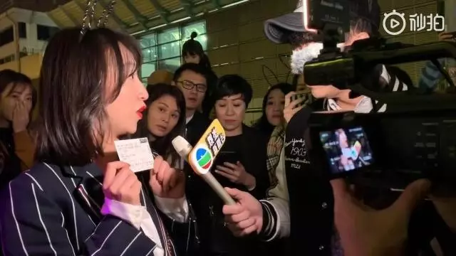 劉德華57歲連唱20場導致發炎失聲,女粉絲拒絕退票,理由令人淚目!