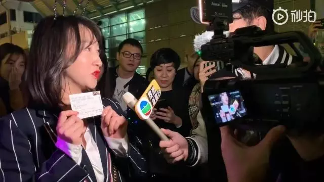 劉德華57歲連唱20場導致發炎失聲,女粉絲拒絕退票,理由令人淚目!
