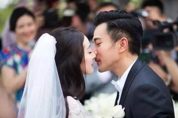 楊冪離婚只是前戲?驚傳明年將公布「與謝霆鋒新戀情」!網友怒:這小說寫的不錯!