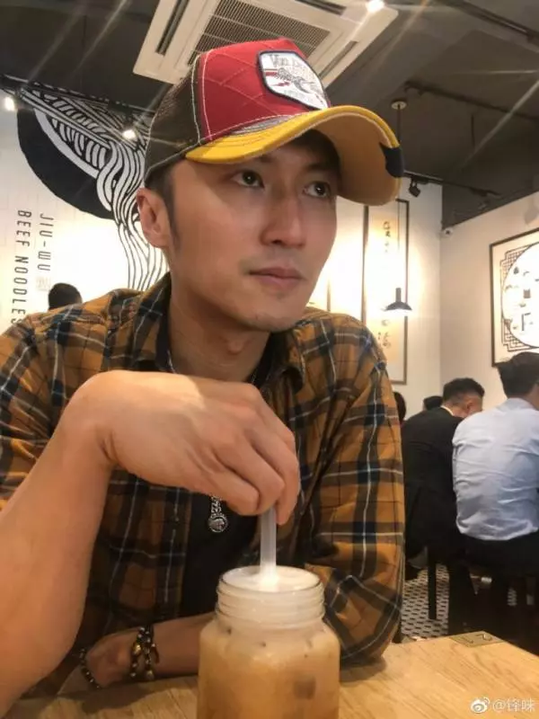 楊冪離婚只是前戲?驚傳明年將公布「與謝霆鋒新戀情」!網友怒:這小說寫的不錯!