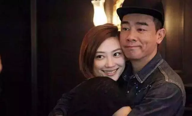 應采兒帶Jasper採購嬰兒用品,采兒肚子圓圓,51歲陳小春又做爸爸