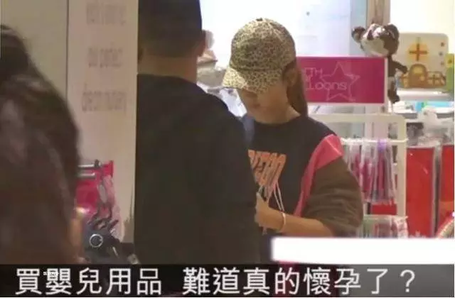 應采兒帶Jasper採購嬰兒用品,采兒肚子圓圓,51歲陳小春又做爸爸