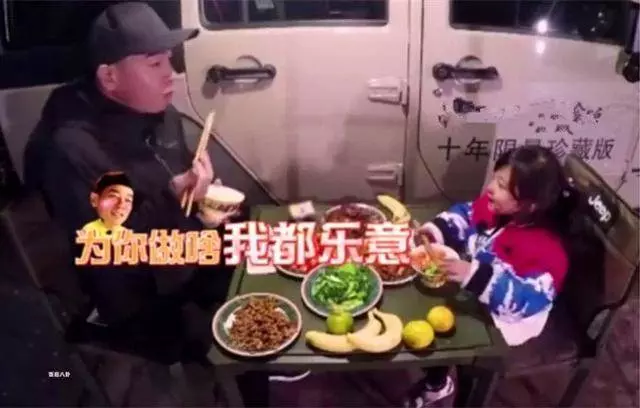 應采兒帶Jasper採購嬰兒用品,采兒肚子圓圓,51歲陳小春又做爸爸