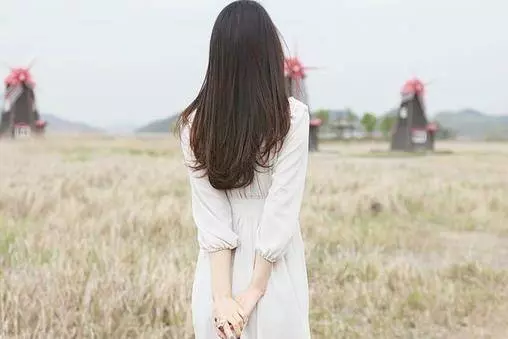 出差時碰見前妻,我倆酒後沒忍住去了開房,隔天一早看到桌上有「一張紙」我看後頭皮發麻!