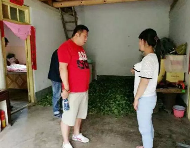 小叔子常來家洗澡,妻子直接關氣,隔天看到浴室垃圾桶,癱在地上