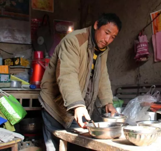 兒子娶媳婦,婆婆聽說是二婚不讓進家門,兒媳一言,癱坐在地