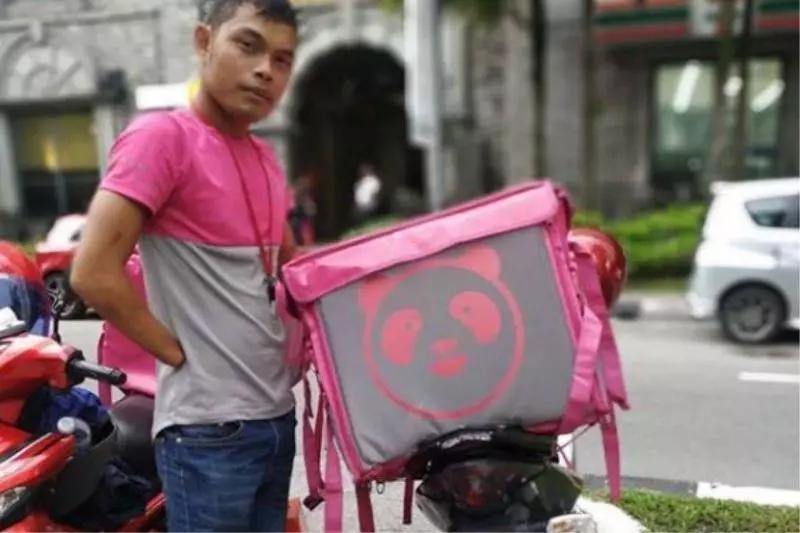 大馬最勵志「無掌青年」駕Motor送外賣每周賺RM800!網民狂Like:真正的男子漢是他!