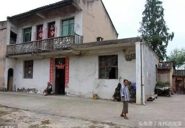 新年將至,兒子給繼母六千她回兩萬,提個要求兒子淚如雨下