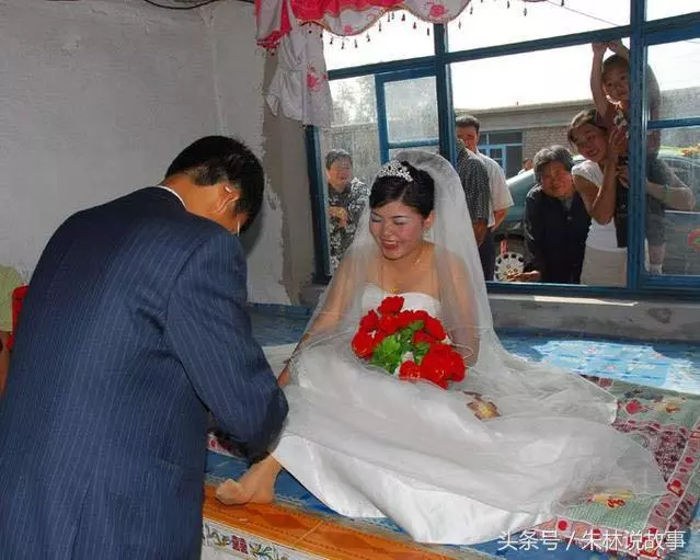 老公妹妹結婚,飯後我在大廳休息,無意聽到隔壁人的對話,我心碎