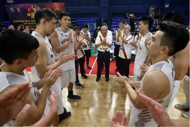 驚呆!!【發達咯】他是大馬最豪氣金主 !! 前年送籃球員Vios,去年送每人10萬,今回竟送每人一