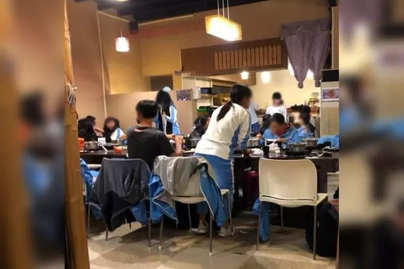 高中生「包下半個火鍋店」慶生 唱歌太大聲嚇到客人「女學生起身驚人舉動」萬人推爆:台灣的教育!