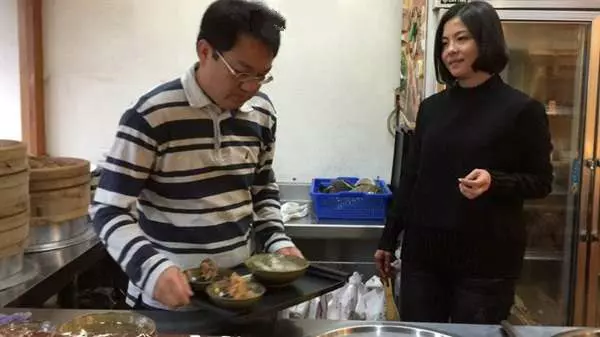 9年前一場意外,女網友被輸了大量的血「才救回一命」!9年後赫然發現當年的恩人竟是「未來老公」?!