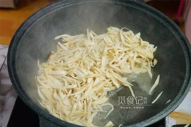 做杏鮑菇,千萬不要直接炒,這做法能饞死人,孩子超愛吃!
