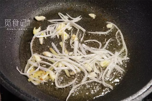 做杏鮑菇,千萬不要直接炒,這做法能饞死人,孩子超愛吃!