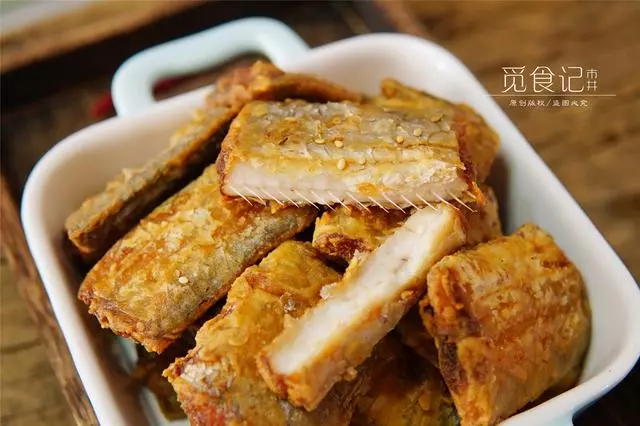 干炸帶魚,用麵漿還是麵粉別弄錯,這做法緊實、不腥,全家愛吃!