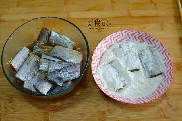 干炸帶魚,用麵漿還是麵粉別弄錯,這做法緊實、不腥,全家愛吃!