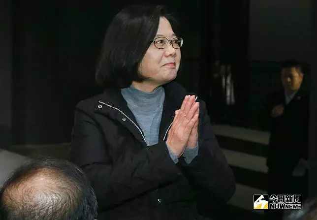 「短時間小英民調爬升20％」放什麼大絕？鄉民冷回2字
