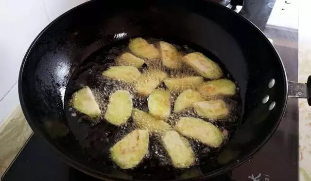 茄子配土豆新做法,色香味俱全,好吃又下飯,愛吃茄子的看過來