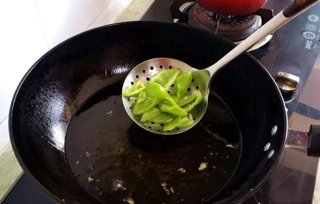 茄子配土豆新做法,色香味俱全,好吃又下飯,愛吃茄子的看過來