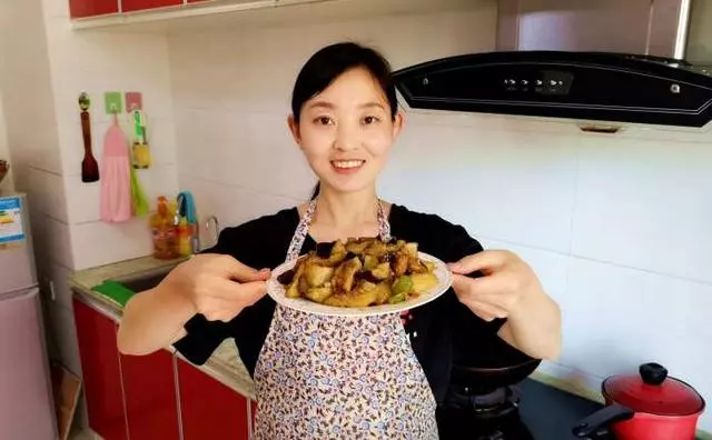 茄子配土豆新做法,色香味俱全,好吃又下飯,愛吃茄子的看過來