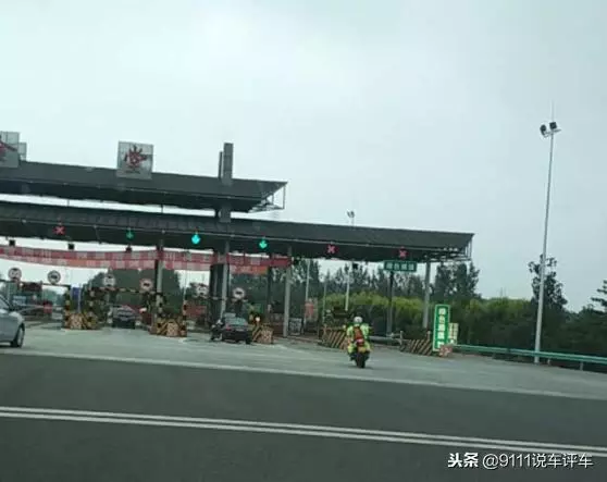 到底是誰說不能讓摩托車上高速?一個一直在「撕」 的話題!
