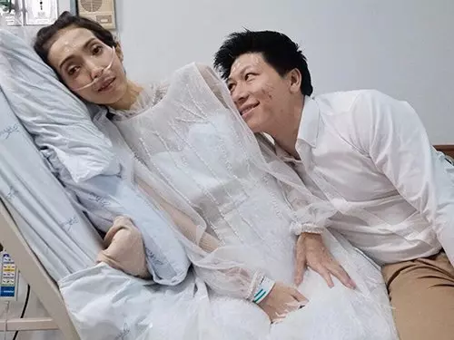 病房內娶重病女友 泰男情深動人
