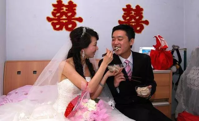 姐姐找了個窮姐夫,我罵她太天真,見到姐夫的父母,我愣住了!