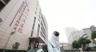 23歲女孩動手術變「四角葫蘆臉」被罵怪物,原本「半張臉都是痣還是超甜美」網友淚崩募款!