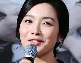 才結婚13天就離婚,老公砍斷她手指,踢死胎兒,她至今仍單身