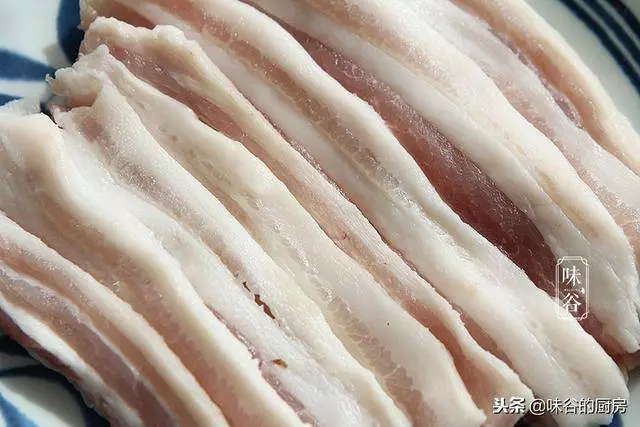五花肉這樣吃,瞬間高大上,十幾分鐘就做好,宴客絕對撐場面!
