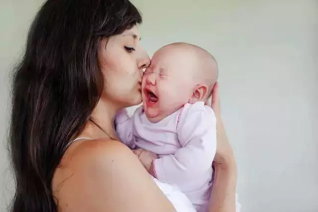 3歲前是大腦發育黃金期,做到這5點孩子越來越聰明,多做親子遊戲