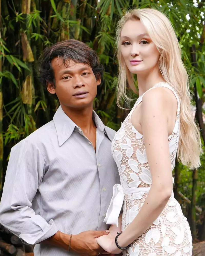 印尼男熱戀「高挑金髮英國正妹」親友不看好!1年半後「曬出超甜蜜婚禮照」打臉眾人:我們是真愛