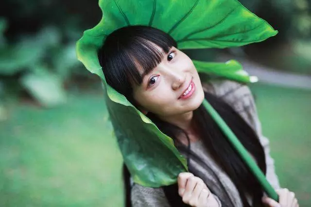 父親走後,哥哥變成了瘋子,五年後妹妹結婚,才知哥哥裝瘋的真相
