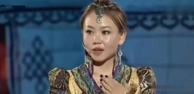 少女偷家裡的「屠羊刀」鑒寶,鑒定時專家手抖忙問:你媽是誰?
