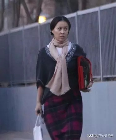 素顏走在街上,無人識的6位女星,是醜到哭還是判若兩人!