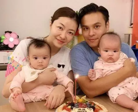 熊黛林在機場被老公惹怒,暴脾氣發作竟抬腿就是一腳!