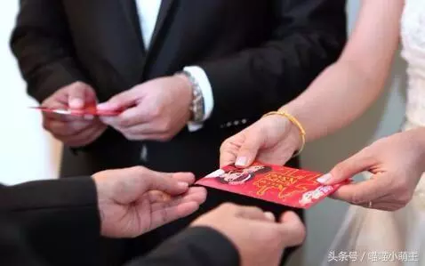 岳母60大壽,我送去八百紅包,飯桌上她提了個要求,我如墜冰窖