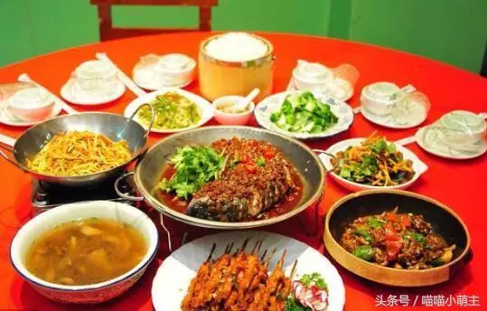 岳母60大壽,我送去八百紅包,飯桌上她提了個要求,我如墜冰窖